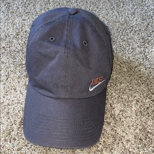 Women’s Nike grey and pink hat